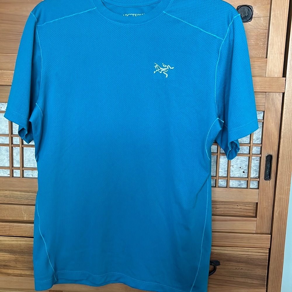 Men’s Arc’teryx short sleeve tee shirt